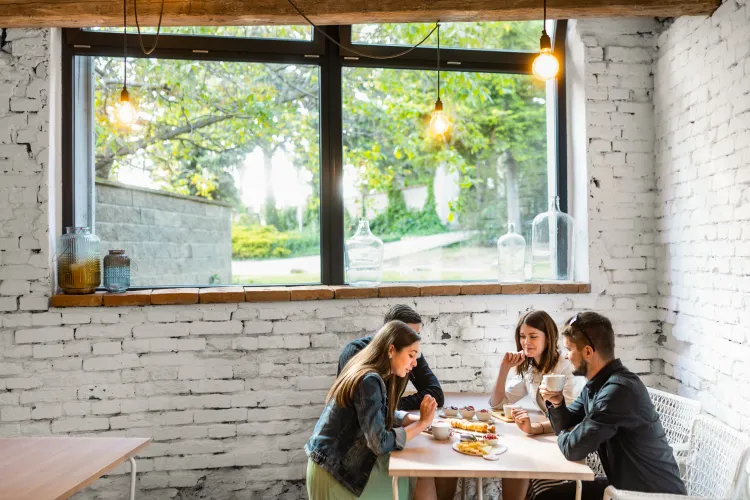 Dvorek :: café wine bistro