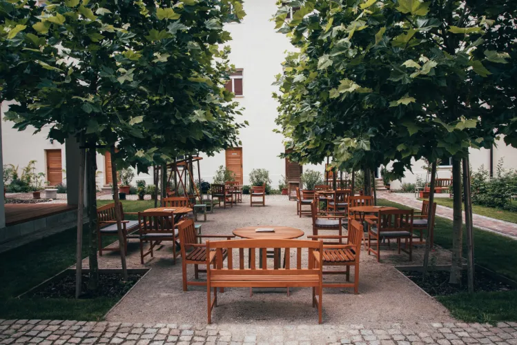 cafe hostina