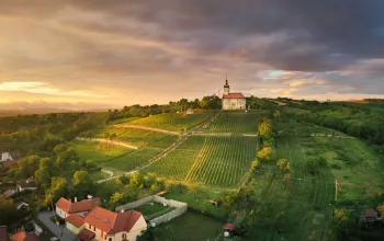 Na Slovácko za nej vínem a architekturou