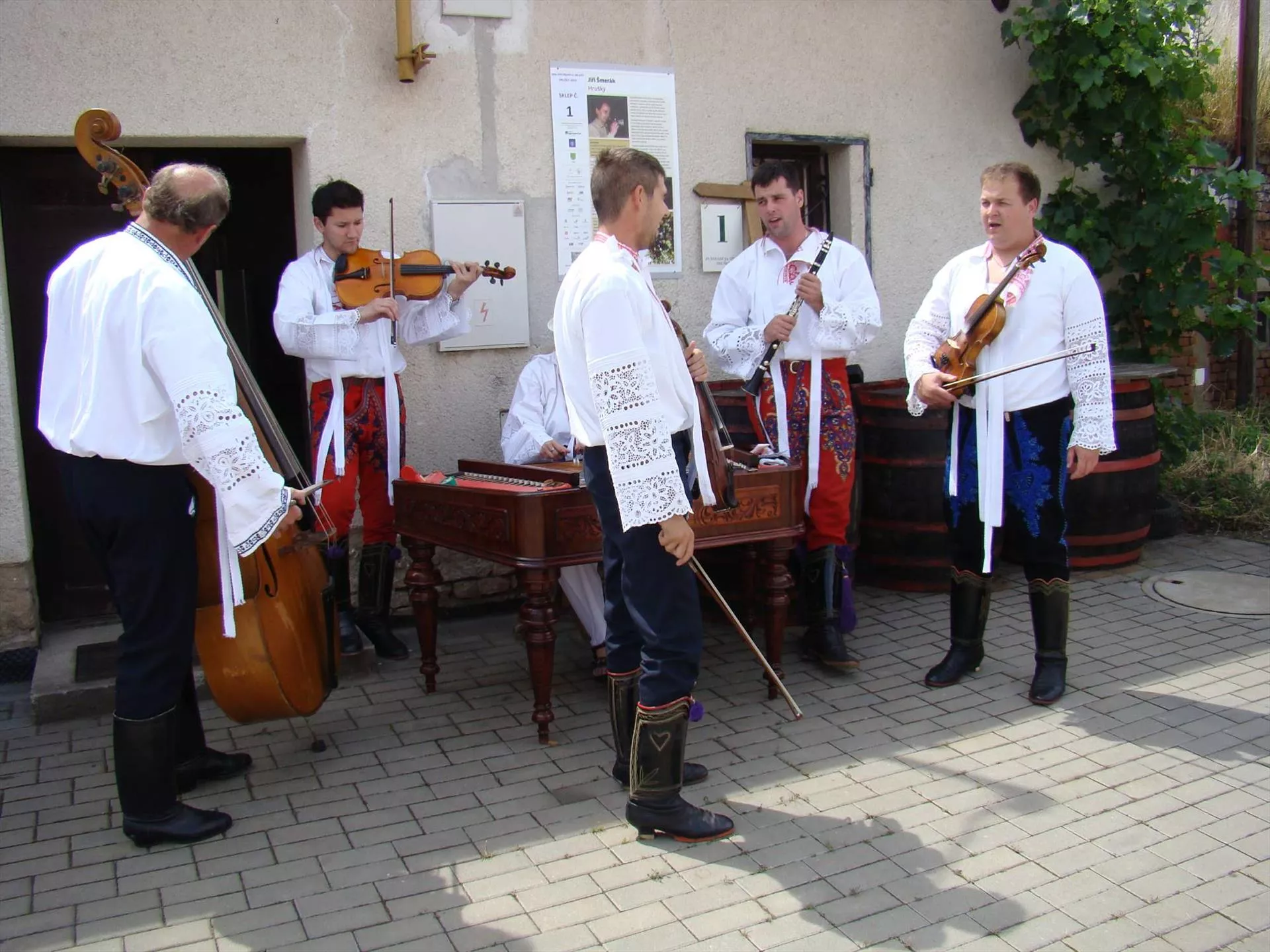 XX. Den otevřených sklepů Hrušky