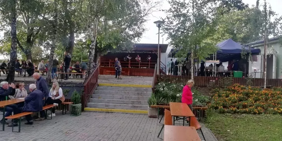 Vlasatické posezení u burčáku