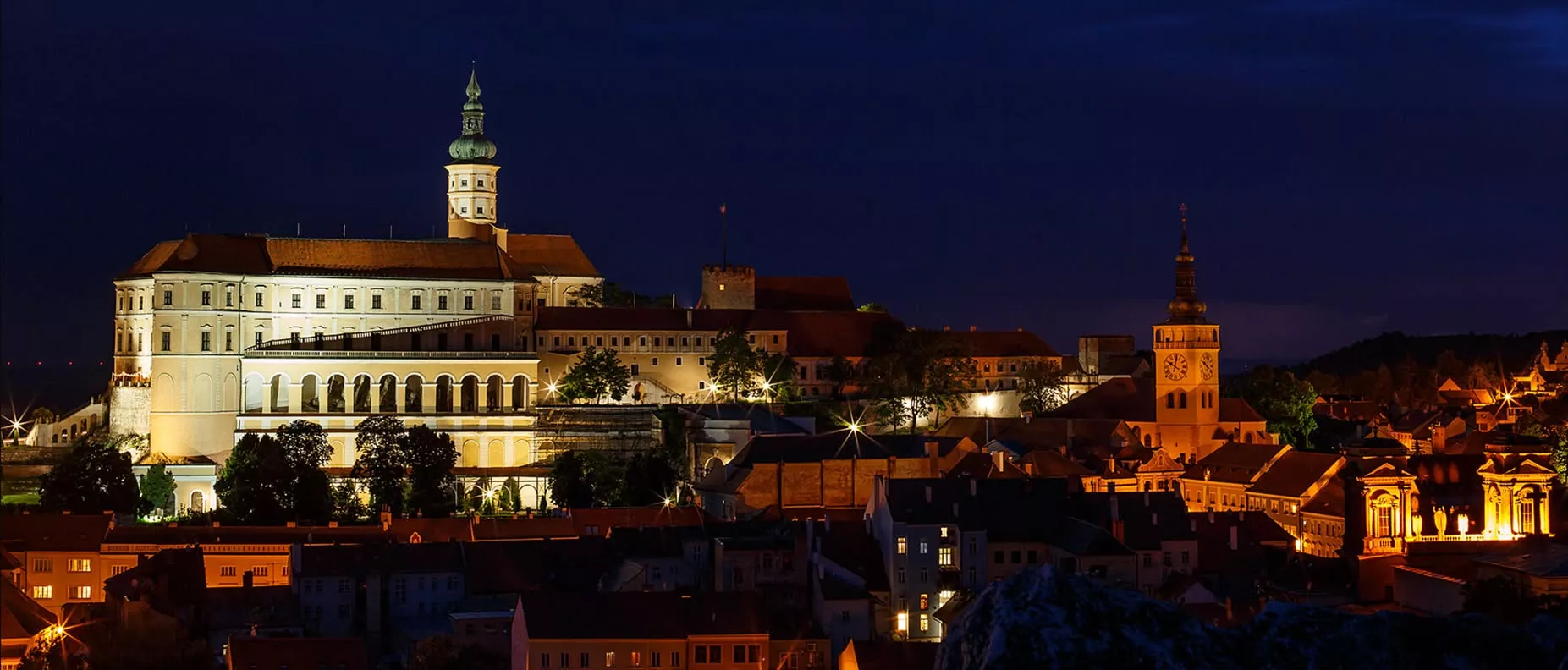 Mikulovští vinaři v zámecké zahradě