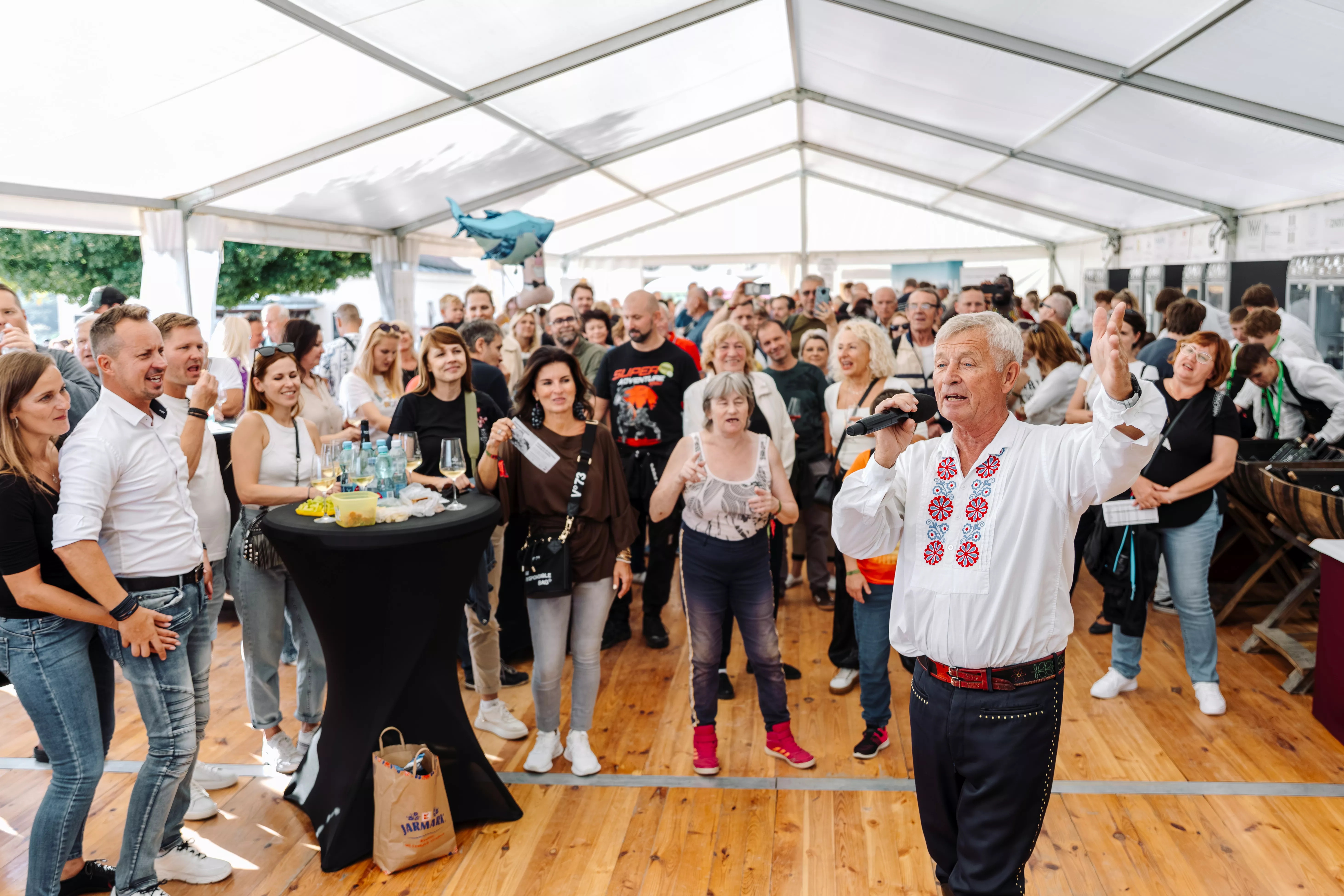 Ochutnávka vín VOC Znojmo u rotundy sv. Kateřiny