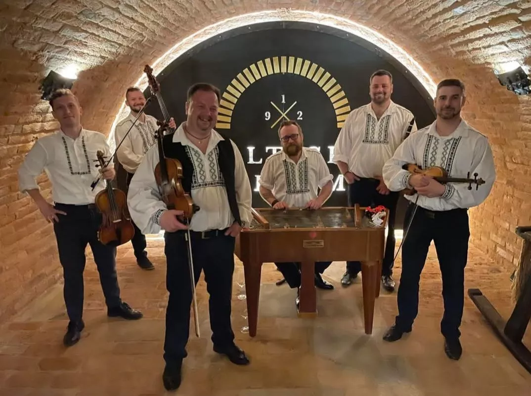 Prázdninové večery s cimbálkou ve Valtickém Podzemí