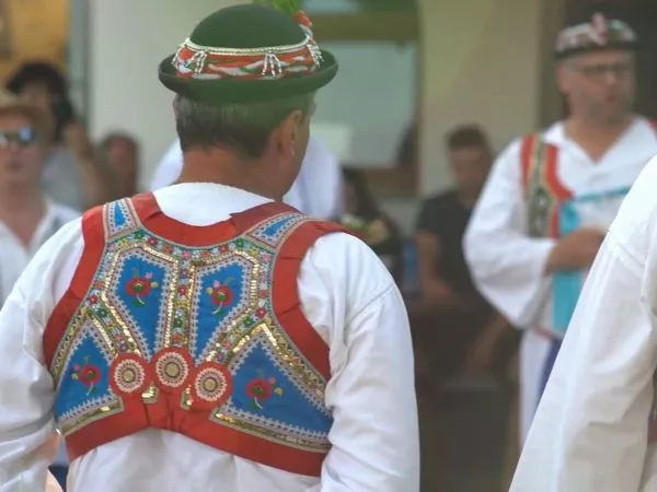 Víno z blízka: Víno v kroji